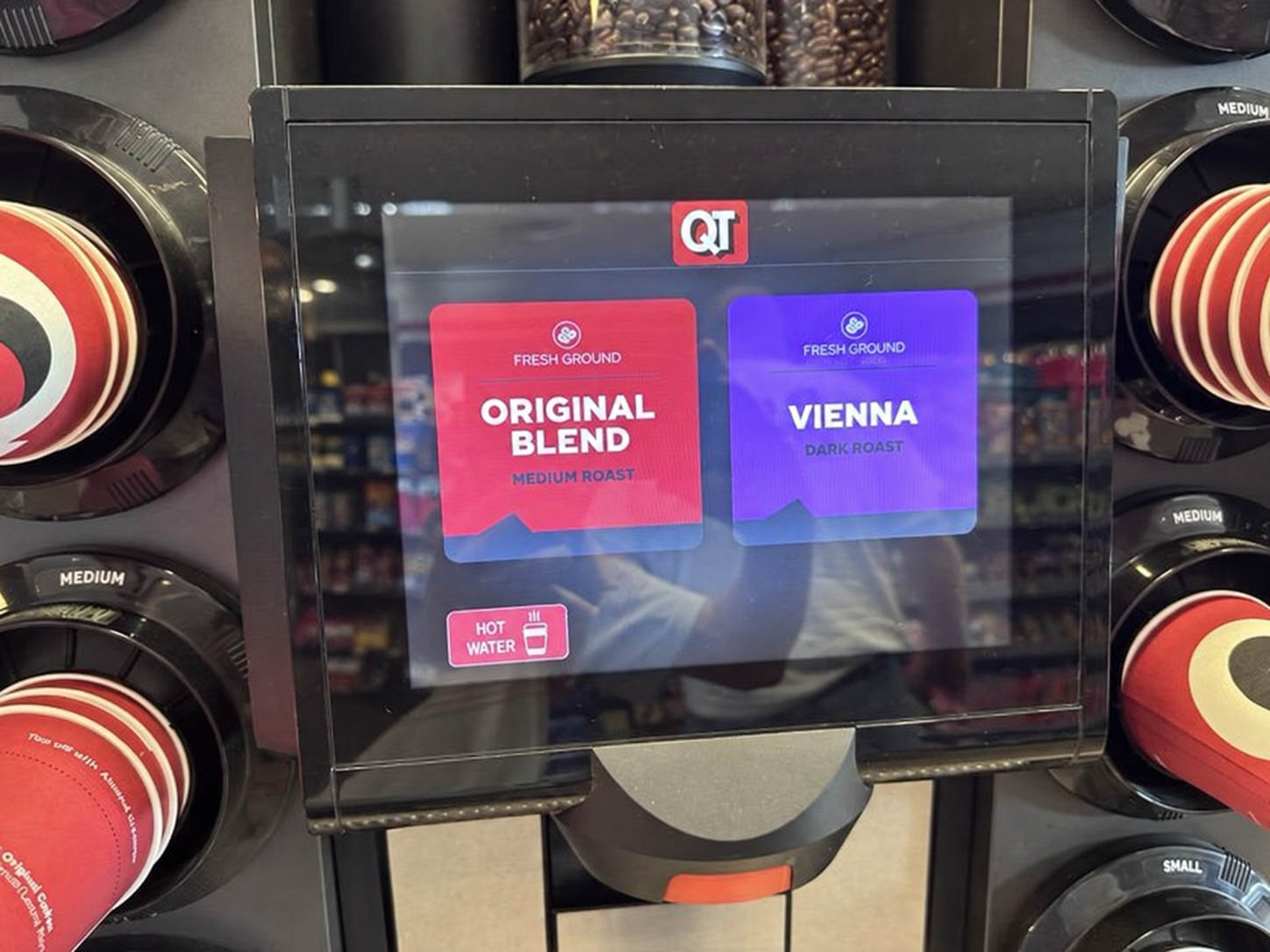 QTのコーヒー選択画面。Original BlendとViennaの2種類が表示されている