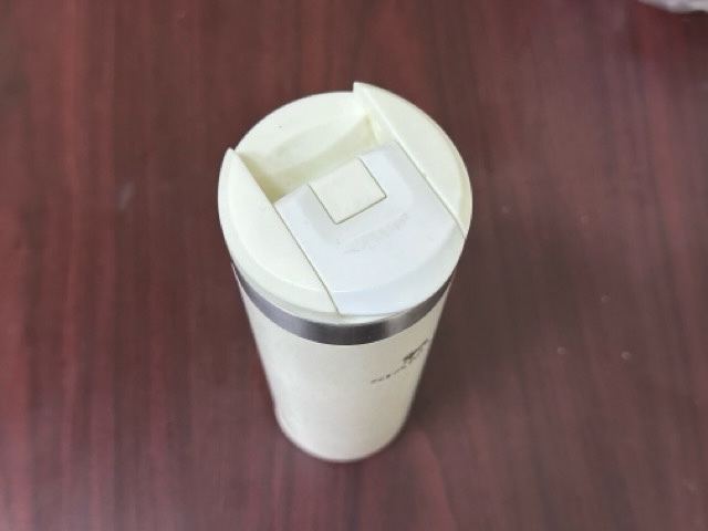 Stanley AeroLight Transit Bottle 20 ozのフタを閉じた状態