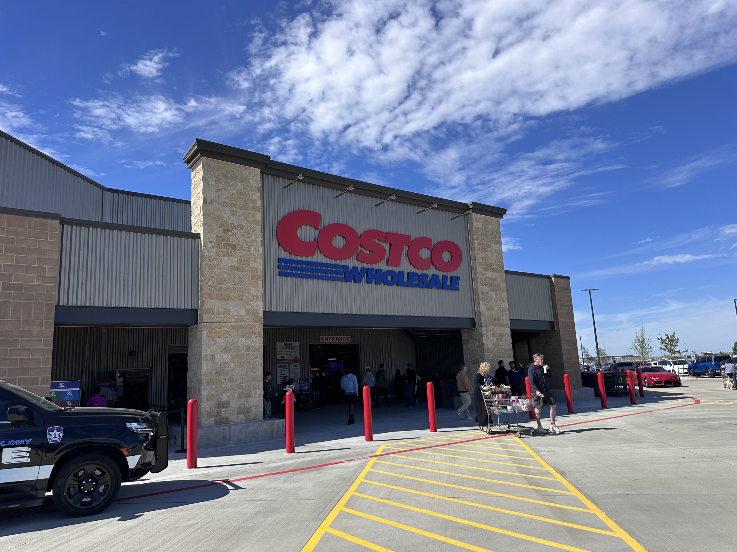 テキサス州The Colonyに新しくオープンしたCostcoの正面入口と看板